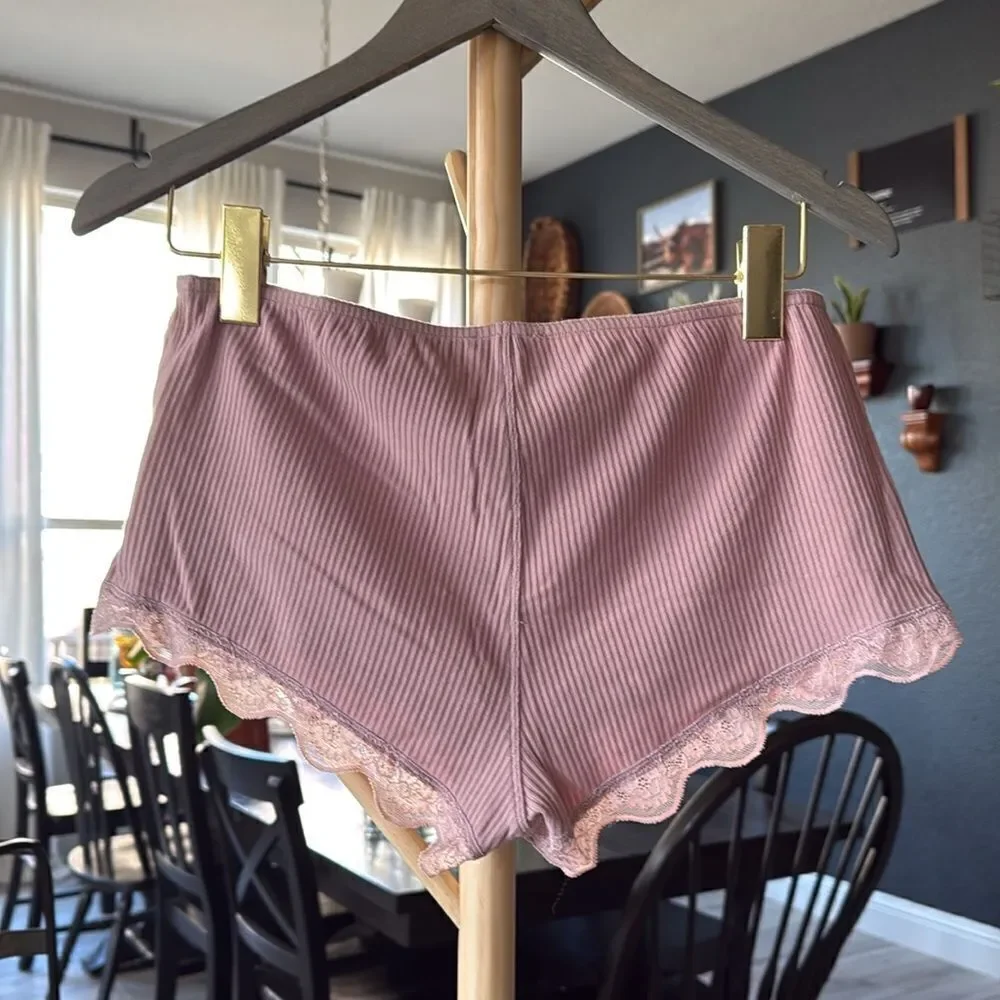 NWOT Free People Classic Twist Shorties Lounging Ribbed Lace Scalloped M Low